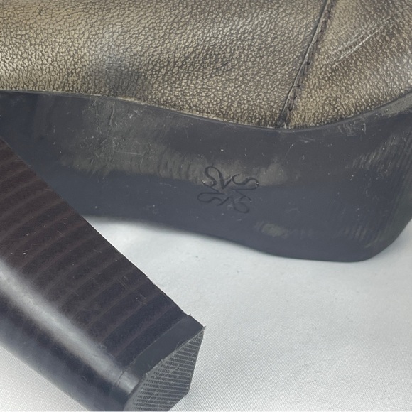 Vera Wang Olive Peep-Toe Heels - Picture 10 of 16